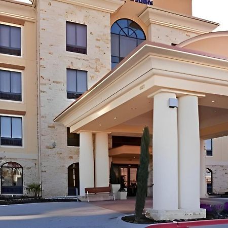 Comfort Inn & Suites Dallas Medical-Market Center Екстериор снимка