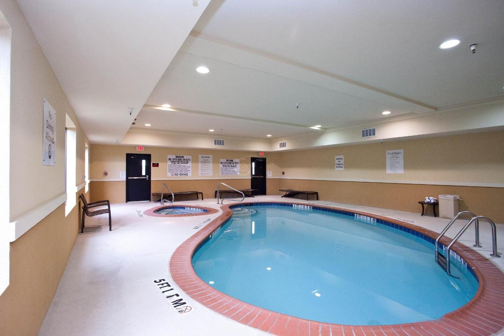 Comfort Inn & Suites Dallas Medical-Market Center Екстериор снимка