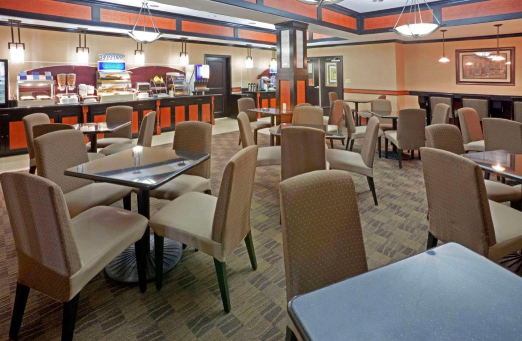 Comfort Inn & Suites Dallas Medical-Market Center Екстериор снимка