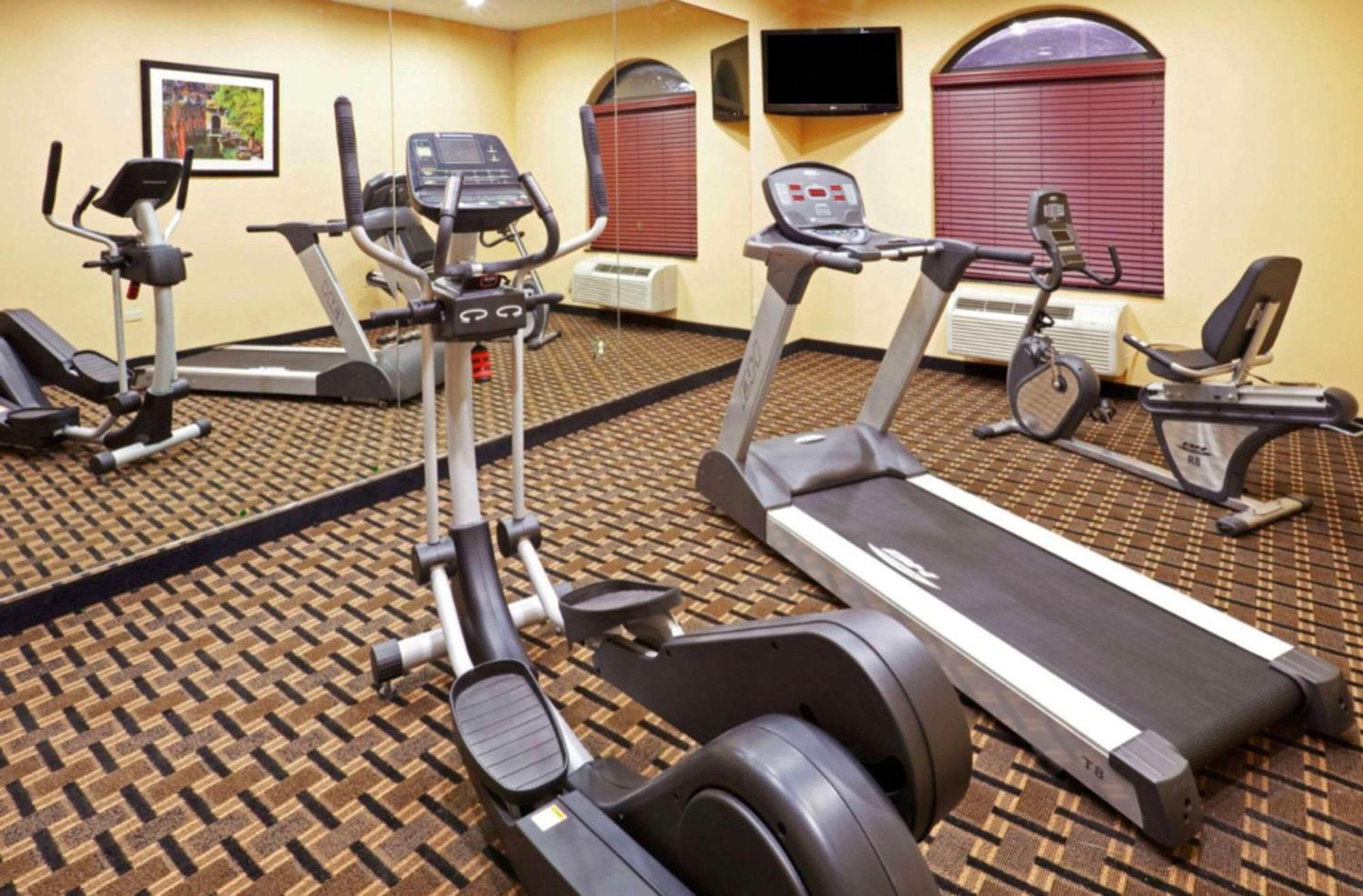 Comfort Inn & Suites Dallas Medical-Market Center Екстериор снимка