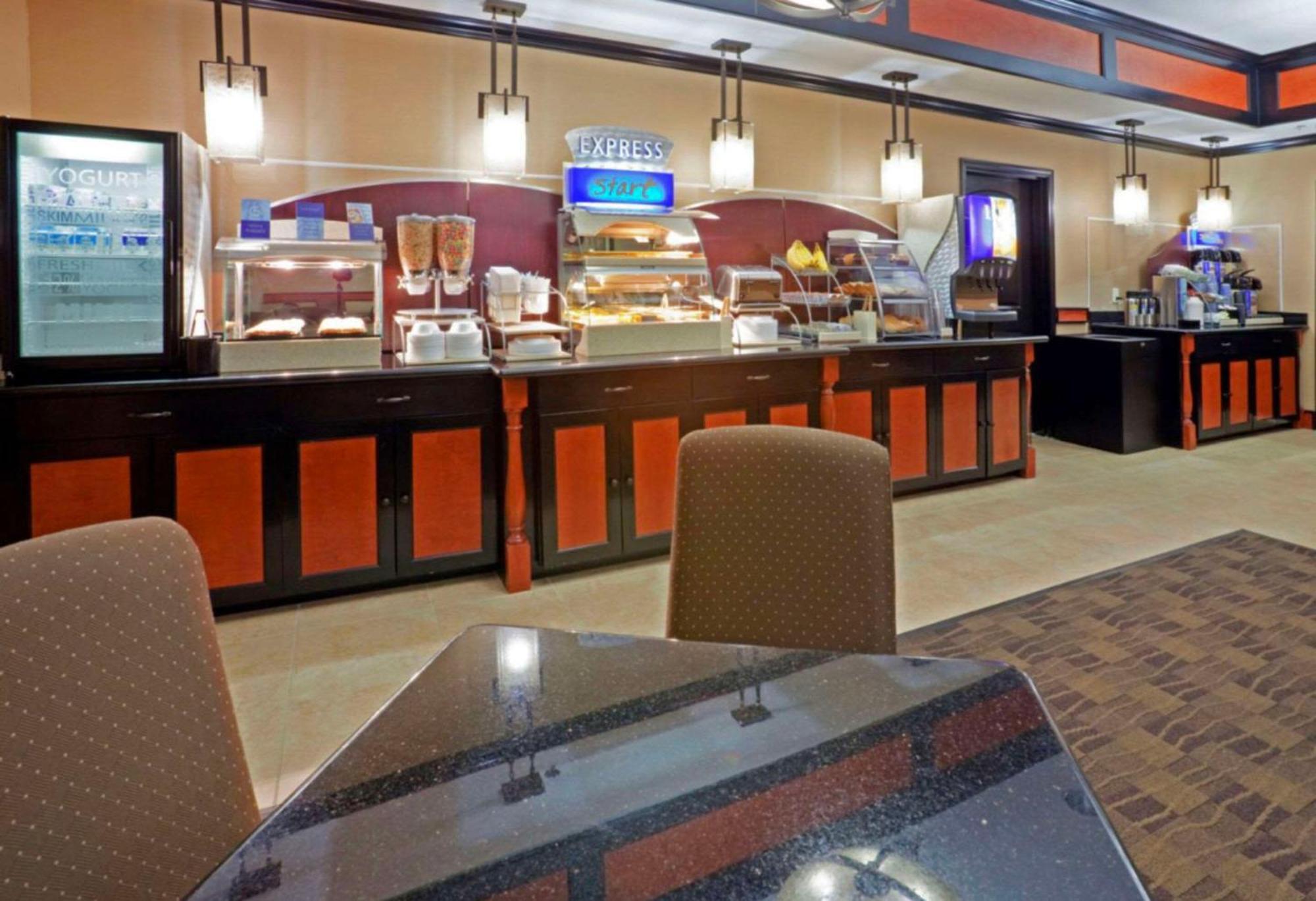 Comfort Inn & Suites Dallas Medical-Market Center Екстериор снимка