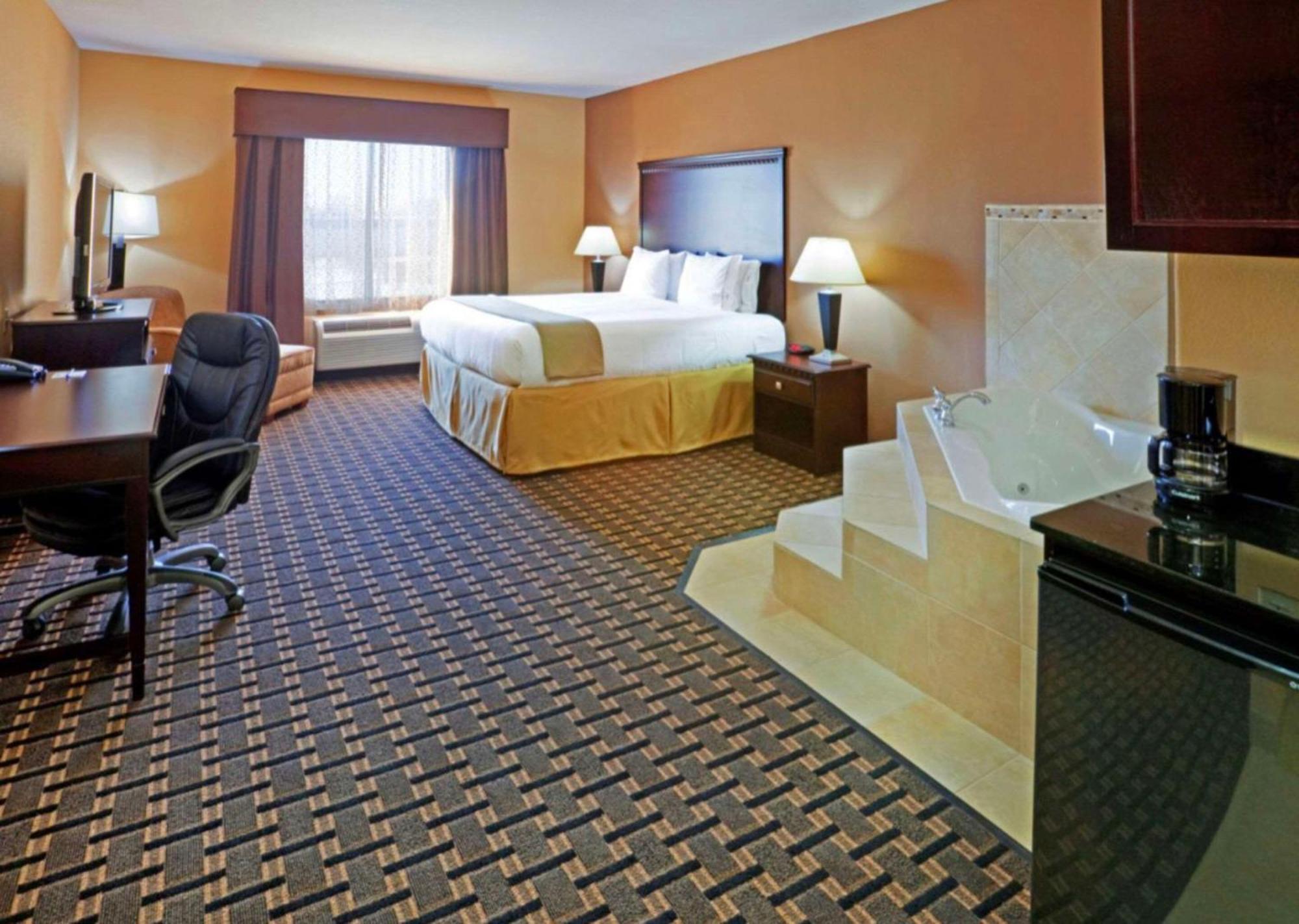 Comfort Inn & Suites Dallas Medical-Market Center Екстериор снимка