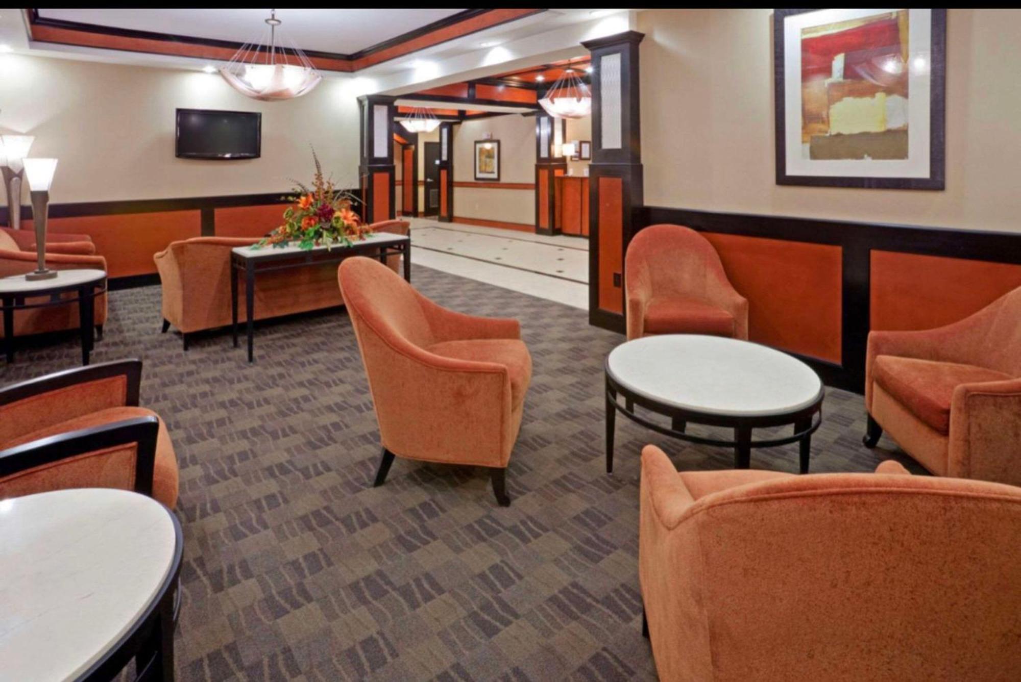 Comfort Inn & Suites Dallas Medical-Market Center Екстериор снимка