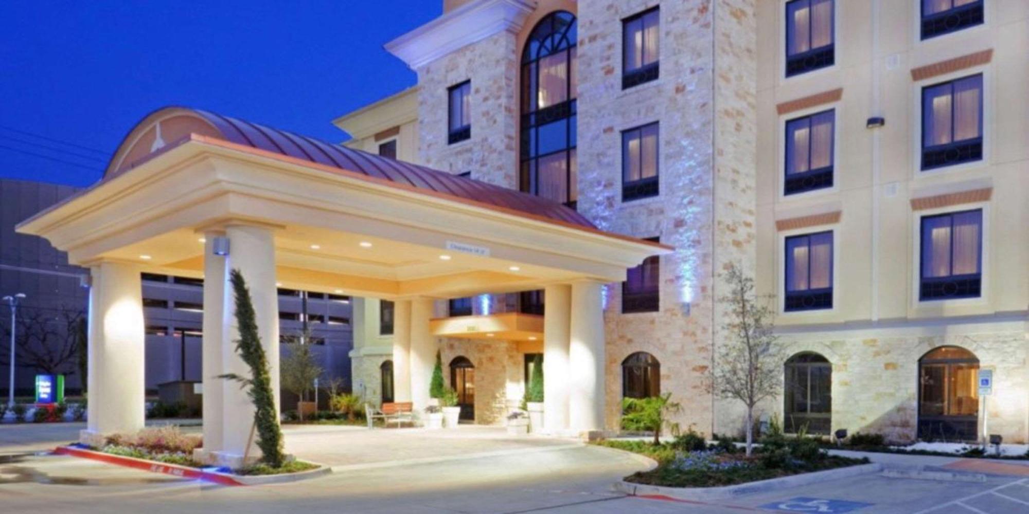 Comfort Inn & Suites Dallas Medical-Market Center Екстериор снимка