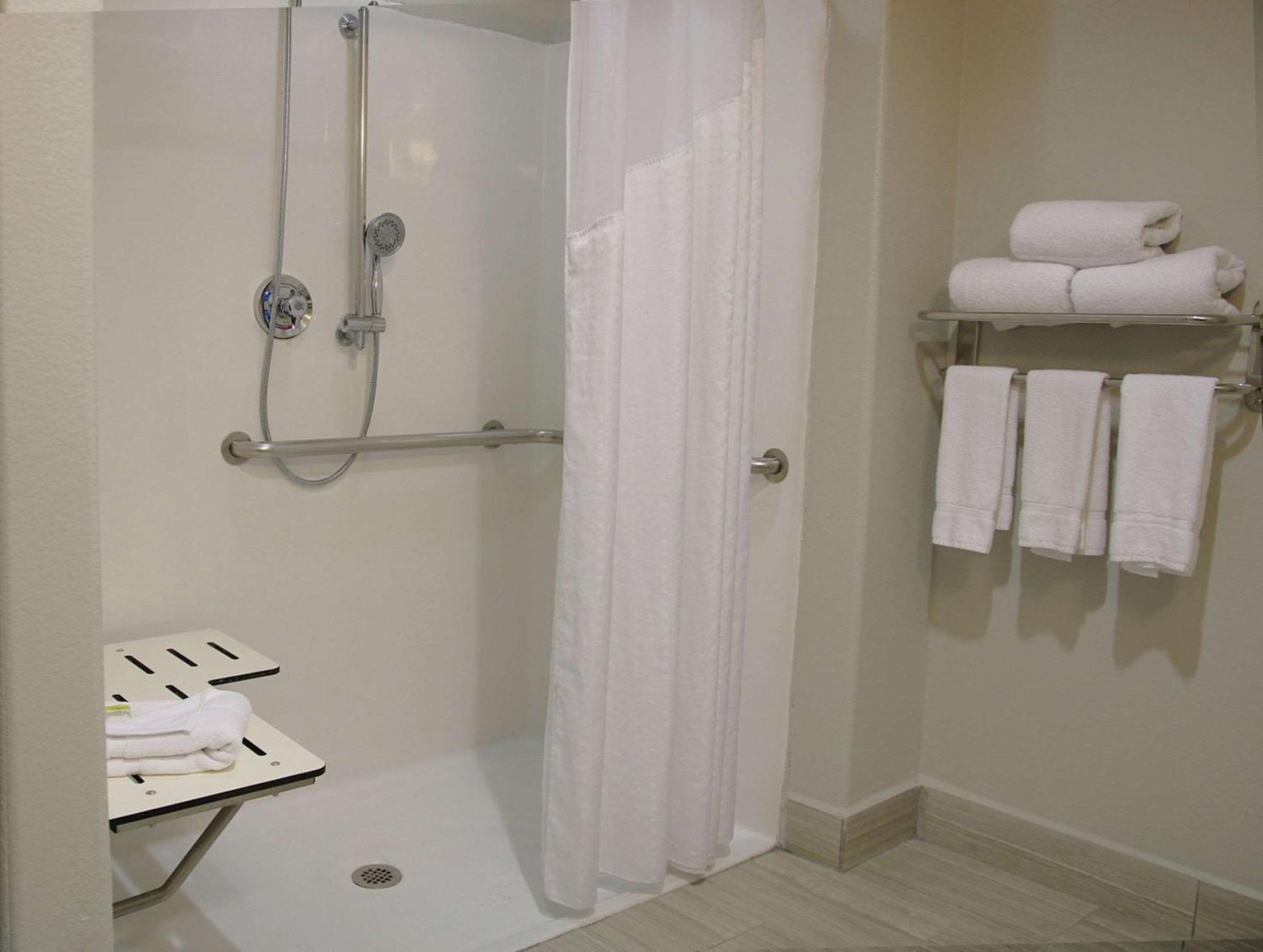 Comfort Inn & Suites Dallas Medical-Market Center Екстериор снимка